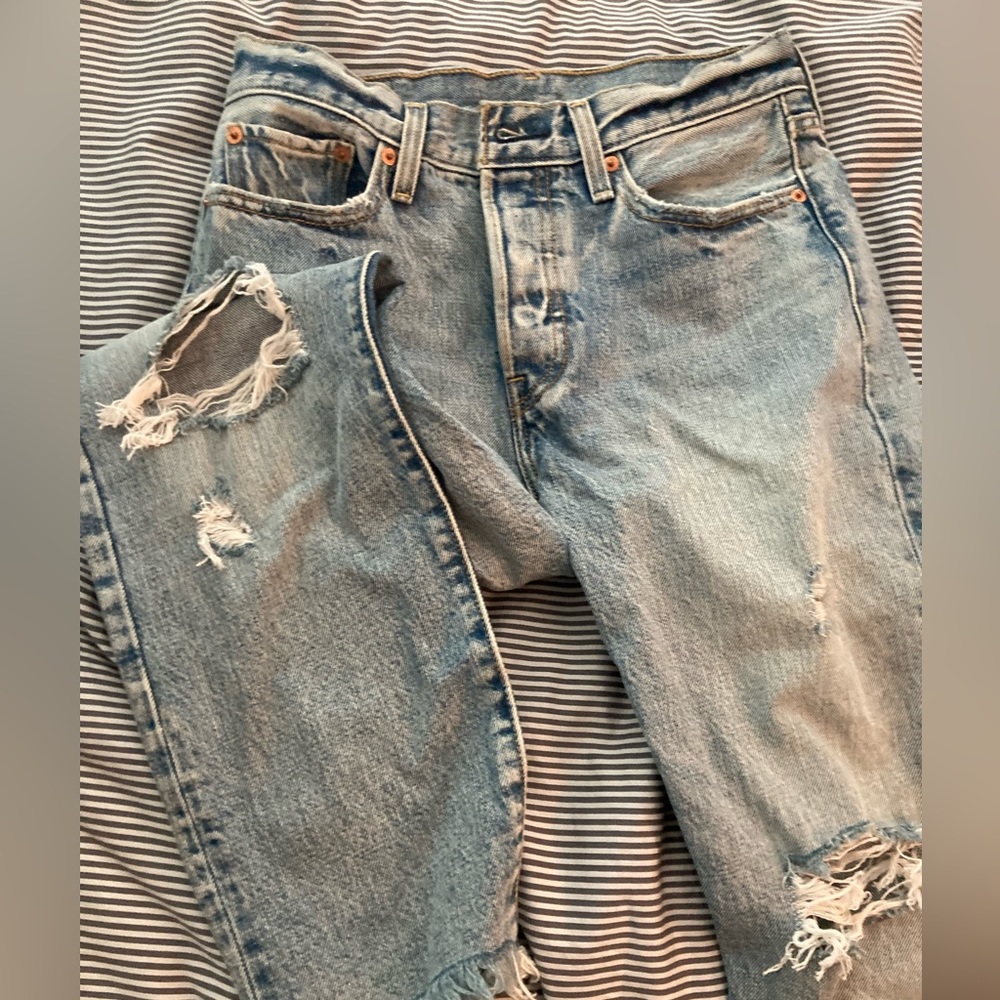 Levi’s distressed jeans size 27
